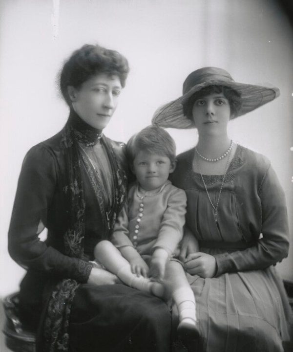 Duchess of Fife and family Portrait Print 2025 New Cheap Pice