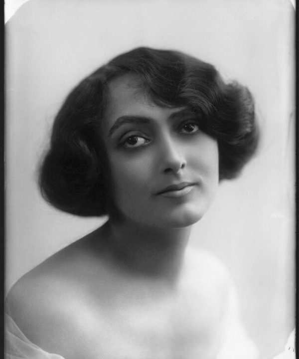 Dorma Leigh (née Dorothy Mabel Woodley) Greetings Card Enjoy Cheap Pice