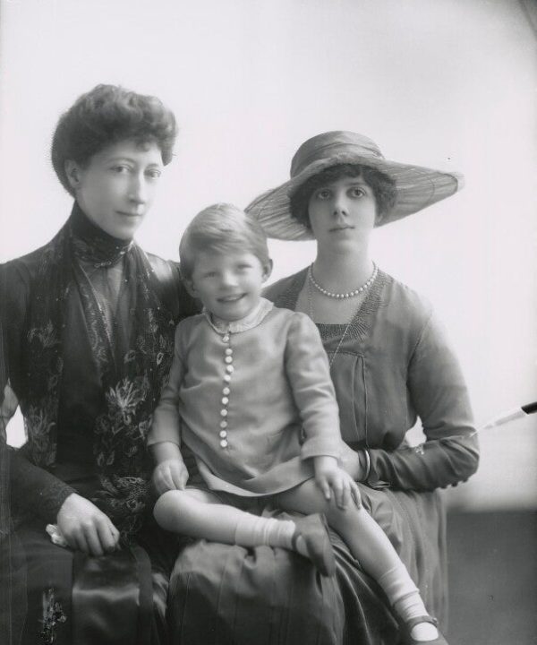 Duchess of Fife and family Portrait Print Best Deals