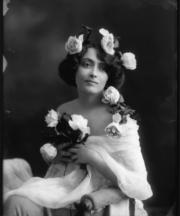 Dorma Leigh (née Dorothy Mabel Woodley) Greetings Card Visit