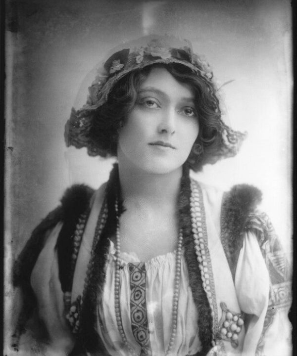 Dorma Leigh (née Dorothy Mabel Woodley) Portrait Print Cheap Fake