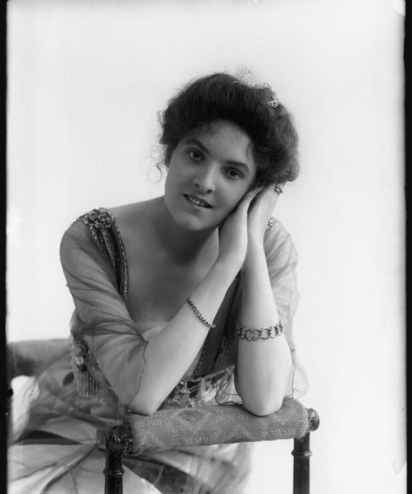 Dorothy Thomas Portrait Print Countdown Package Online