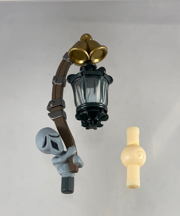 1279 -Hunter's Lampost with Ghoul & Bells Outlet Huge Surprise