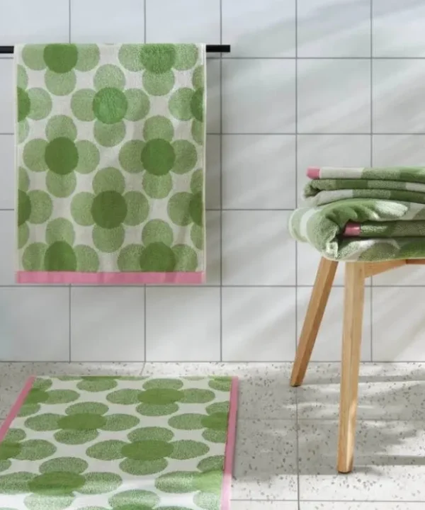 Retro Flower Bath Mat in clover