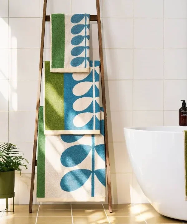 Stem Check Bath Towel in willow