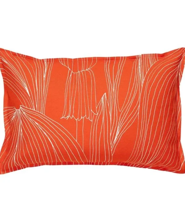 Kukat Puhkeavat Cushion Cover 60x40cm in tomato red, white
